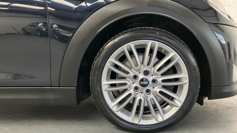 MINI Hatchback 2.0 Cooper S Exclusive 3dr Auto Petrol Hatchback